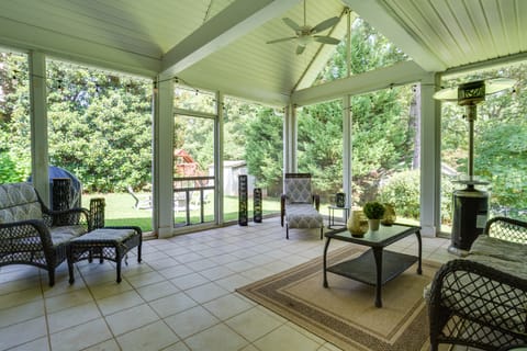 Remodeled Family Home ~ 2 Mi to Lake Lanier! House in Buford