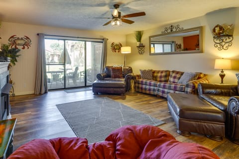Walk to Beach: PCB Condo w/ Oceanfront Pool Access Apartment in Long Beach