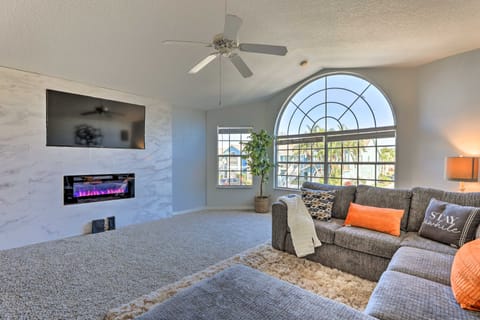 < 8 Mi to Disney: Getaway w/ Deck in Kissimmee! Villa in Four Corners