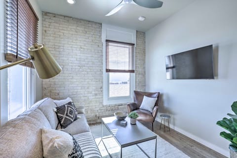 Bright San Marcos Apartment w/ Ideal Location Apartment in San Marcos