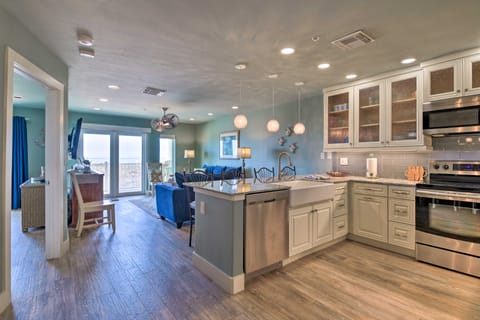 Beachfront Port Aransas Condo w/ Ocean Views! Apartment in Port Aransas