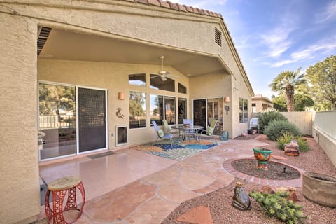 Snowbird & Golfer Oasis! Lake-View Peoria Retreat House in Sun City West
