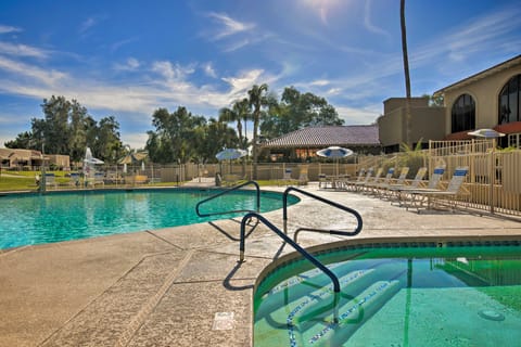 Snowbird & Golfer Oasis! Lake-View Peoria Retreat House in Sun City West