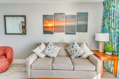 Balcony & Beach View! Remodeled N Myrtle Beach Gem Apartment in Atlantic Beach