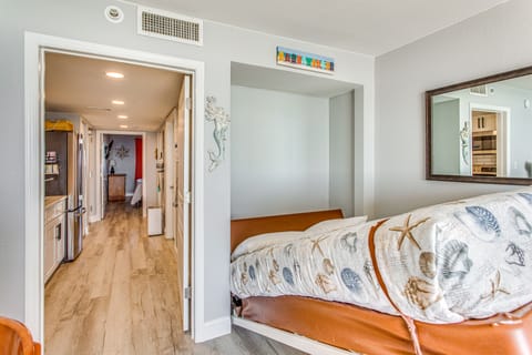 Balcony & Beach View! Remodeled N Myrtle Beach Gem Apartment in Atlantic Beach