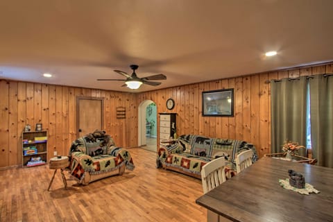 Packwood Getaway w/ Game Room, Grill & Patio House in Washington
