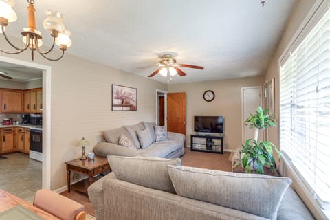 Cozy Home w/ Grill: Walkable Oxford Location House in Oxford