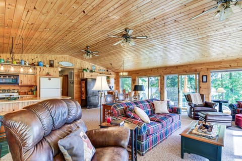 Lakefront Hackensack Cabin w/ Patio & Grill! House in Minnesota