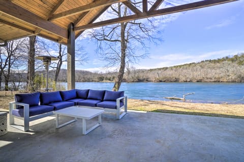 Idyllic Cotter Escape: Steps to White River! Cottage in Arkansas