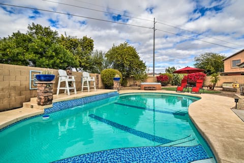 3 Mi to Golf: Group Getaway w/ Pool in Surprise House in Surprise