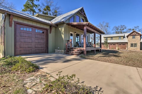 Fire Pit & Grill: Pet-Friendly Shelby Home! House in Alabama