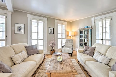 Charming Sharon Dwelling w/ Deck & Fire Pit! House in Sharon