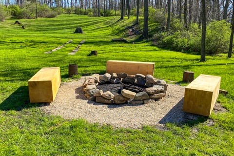 Charming Sharon Dwelling w/ Deck & Fire Pit! House in Sharon