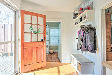 Charming Sharon Dwelling w/ Deck & Fire Pit! House in Sharon
