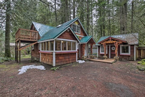 Walk to Zigzag River: ‘The Sundance’ Cottage Cottage in Mount Hood Village