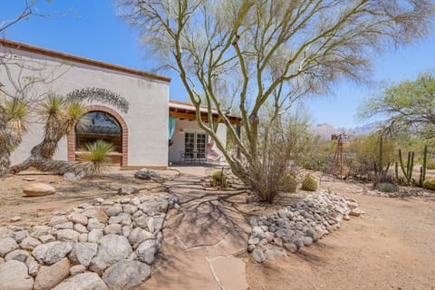 Private Desert Garden: Cozy Tucson Casita House in Casas Adobes