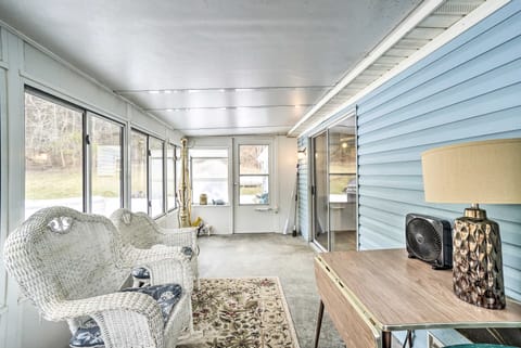 Rustic Family Home + Acreage ~ 20 Mi Hocking Hills House in Ohio