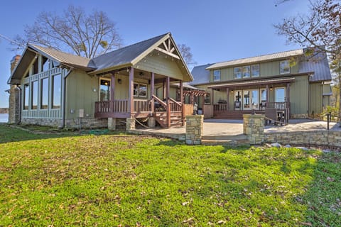 Lay Lake Access & Views: Expansive Shelby Home! House in Alabama