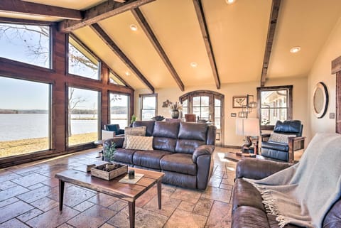 Lay Lake Access & Views: Expansive Shelby Home! House in Alabama