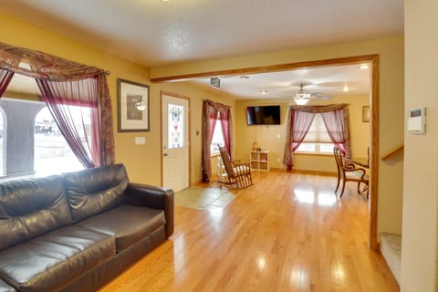 Mtn-View Home w/ Deck, 2 Mi to Mickelson Trail! House in Lead