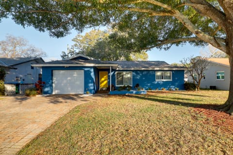 Calming Getaway: 9 Mi to Clearwater Beach! House in Dunedin