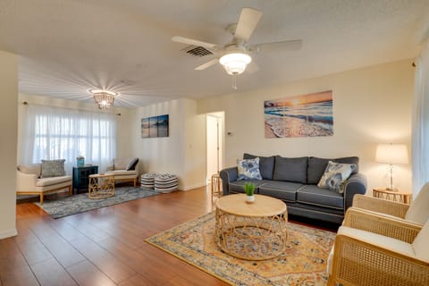 Calming Getaway: 9 Mi to Clearwater Beach! House in Dunedin