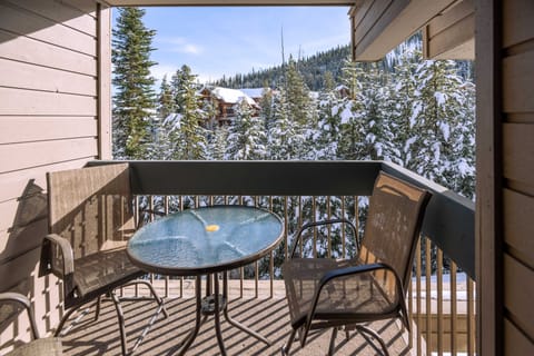 Steps to Ski Lifts - Condo w/ Walk-Out Patio! Apartment in Big Sky