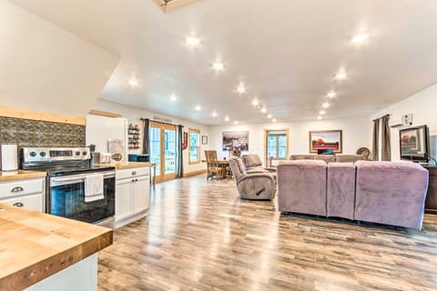 Spacious Apt Overlooking AR River: Near Dtwn! Apartment in Russellville