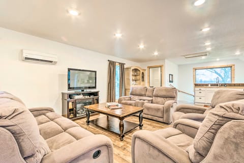 Spacious Apt Overlooking AR River: Near Dtwn! Apartment in Russellville