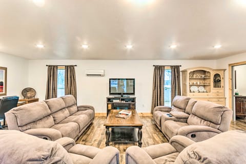 Spacious Apt Overlooking AR River: Near Dtwn! Apartment in Russellville