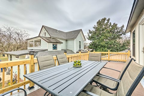 Spacious Apt Overlooking AR River: Near Dtwn! Apartment in Russellville