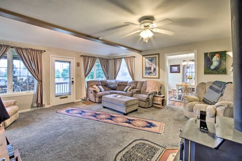 Updated Coos Bay Home ~ 2 Mi to Pacific Ocean House in Coos Bay