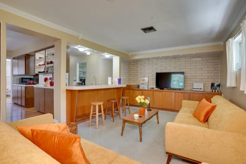 Charming Mid-Century House - Just Steps to Lake! House in Lakeland