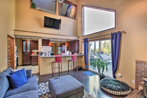 Puget Sound Home w/ Beautiful Yard & Deck! House in Des Moines