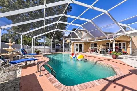 Cozy Home in Heart of Tampa w/ Lanai & Pool! House in Town N Country
