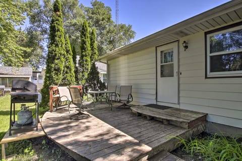 Cozy Oshkosh Home, 4 Blocks to Lake Winnebago House in Oshkosh