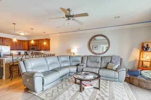 Furnished Porch, Resort Pools! Lands End Condo Apartment in Osage Beach