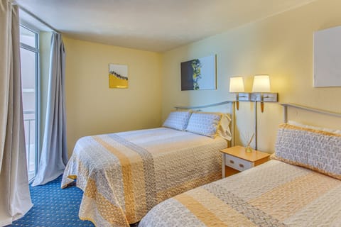 Steps to Beach: Bay Watch Resort Studio Apartment in Atlantic Beach