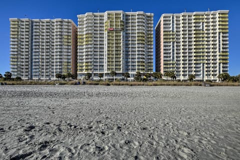 Steps to Beach: Bay Watch Resort Studio Apartment in Atlantic Beach