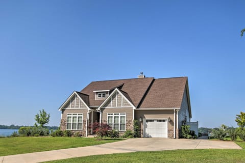 Elegant Lakefront Gem w/ Dock + Sunset Views! House in Lake Greenwood