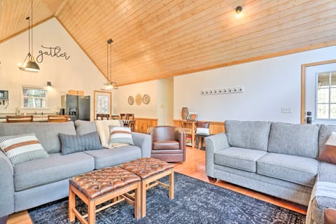 Idyllic Creekside Bryson City Gem w/ Fire Pit! House in Fontana Lake