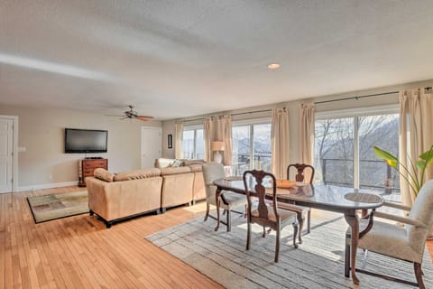 Scenic Pet-Friendly House w/ Private Hot Tub! House in Tennessee