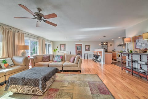 Scenic Pet-Friendly House w/ Private Hot Tub! House in Tennessee