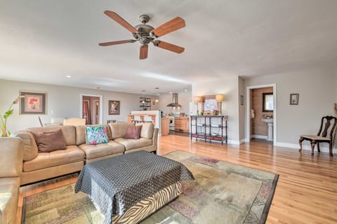 Scenic Pet-Friendly House w/ Private Hot Tub! House in Tennessee