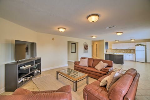 Apt w/ Balconies - Steps to Kemah Boardwalk! Apartment in Kemah