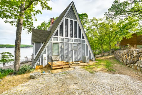 Beach + Dock! Lakefront Ozarks A-Frame Retreat House in Lake of the Ozarks