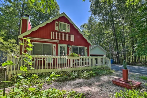 Lovely Roscommon Cabin < 3 Mi to Higgins Lake! House in Michigan