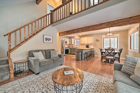 Lovely Roscommon Cabin < 3 Mi to Higgins Lake! House in Michigan