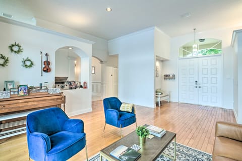 Poolside Paradise w/ Lake Views in Miramar! Villa in Bahamas