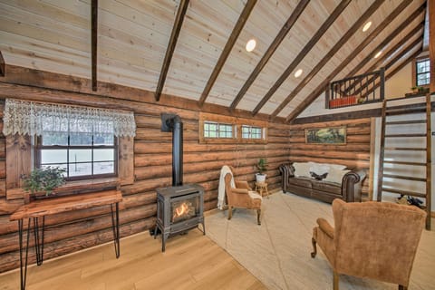 Serene Kootenai Cabin - 3 Mi to Dtwn & River! House in Idaho